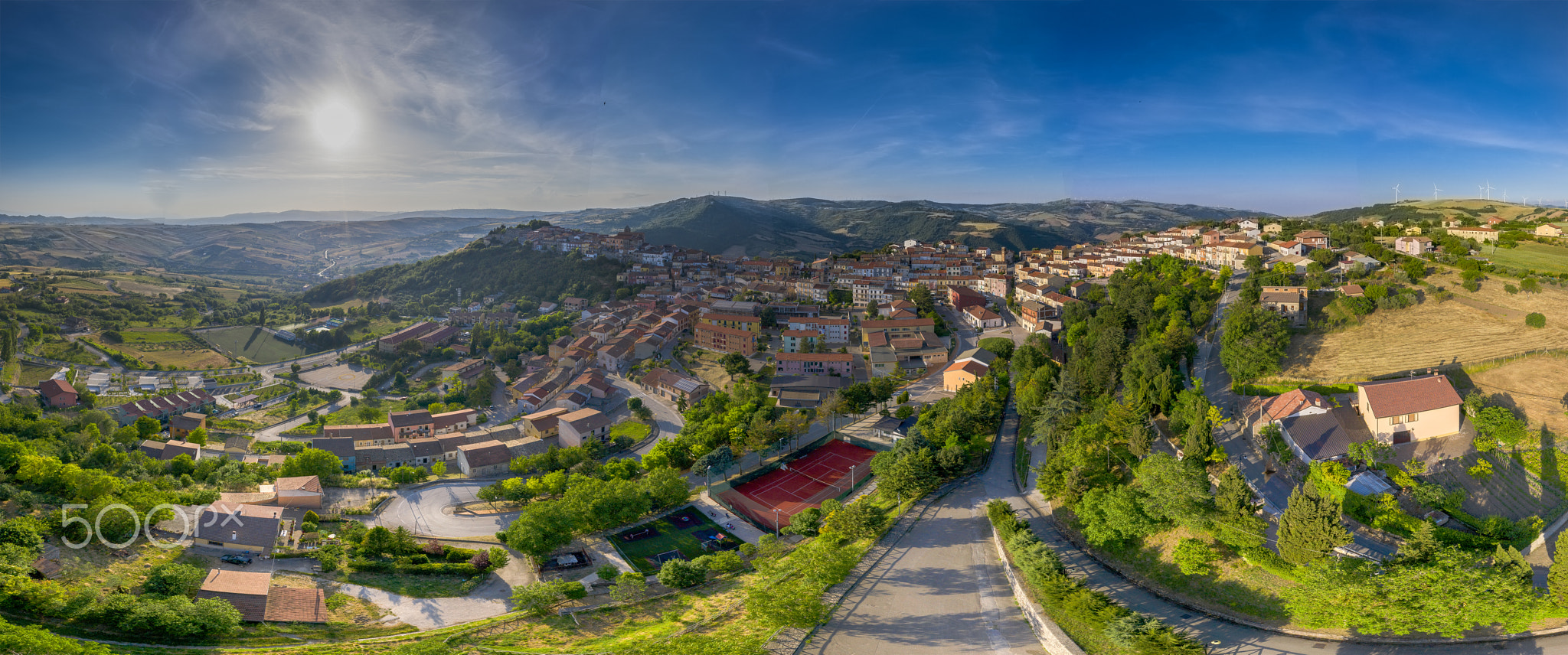 Vista aerea panoramica di Savignano Irpino tra le colline dell’Irpinia